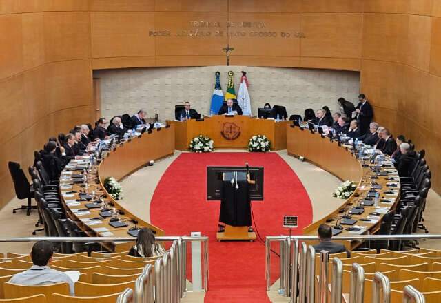 Deputados aprovam reajuste de sal&aacute;rio de desembargadores para R$ 41,8 mil