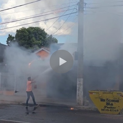 Curto-circuito gera inc&ecirc;ndio em loja, pega fia&ccedil;&atilde;o e deixa moradores sem internet