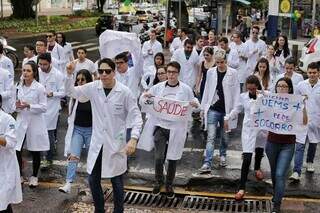 Protesto de acadêmicos de medicina no Centro de Campo Grande (Foto: arquivo/Guilherme Henri)