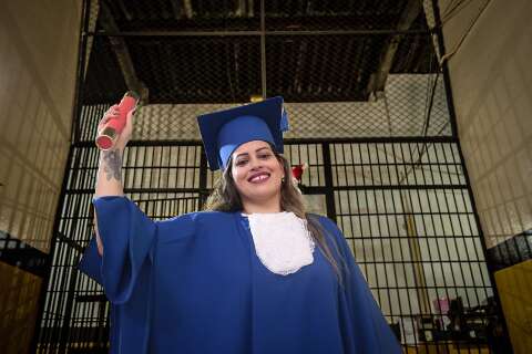 Para vida além das grades, Natiela conquistou o 1° diploma na prisão 