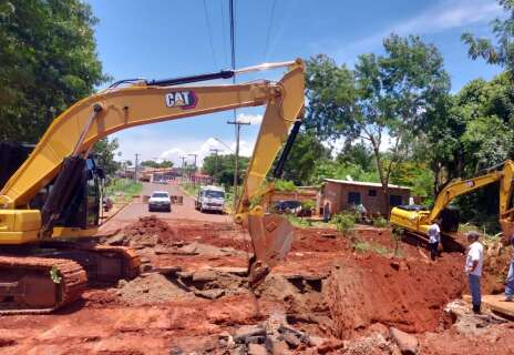 Iniciadas obras para contenção de cratera na Rua do Seminário