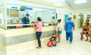 Famílias fazem atualização cadastral e acompanhamento médico em unidade básica de saúde de Campo Grande. (Foto: Demilson Secreta/PMCG)