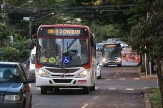 Ônibus transita por avenida da Capital (Foto: Arquivo/Campo Grande News)