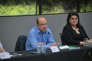 Vice-governador José Carlos Barbosa e Patrícia Elias Cozzolino de Oliveira, secretária de Assistência Social e Direitos Humanos (Foto: Paulo Francis)