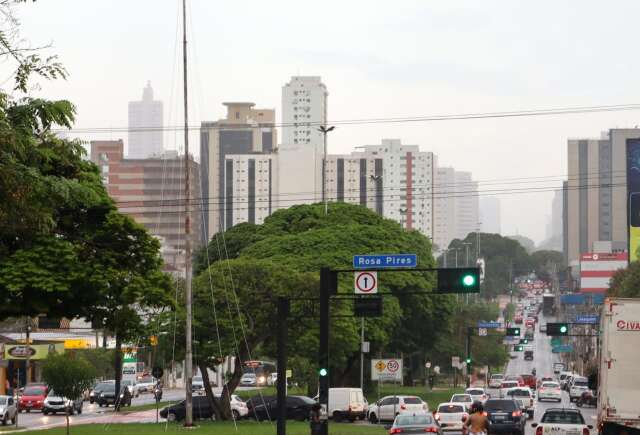 Tr&ecirc;s Lagoas volta a superar 40 &deg;C e Campo Grande tem registro de chuva