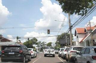 Semáforo intermitente na Rua Euclides da Cunha, nesta sexta-feira (15) (Foto: Paulo Francis)