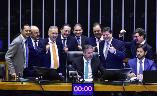 Com 5 votos de MS, C&acirc;mara de Deputados aprova reforma tribut&aacute;ria em 2&ordm; turno