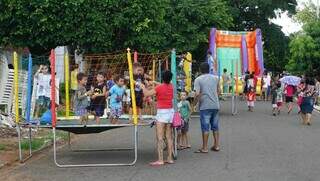 Festa de Natal na rua &eacute; um abra&ccedil;o para quem v&ecirc; o sorriso dos filhos