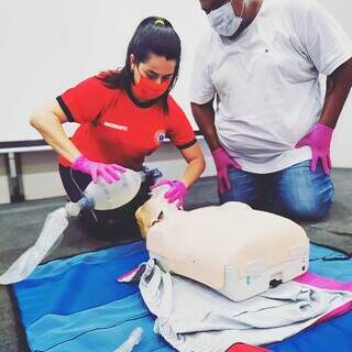 Aula de primeiros socorros, curso de medicina no Paraguai (Foto: Arquivo pessoal)