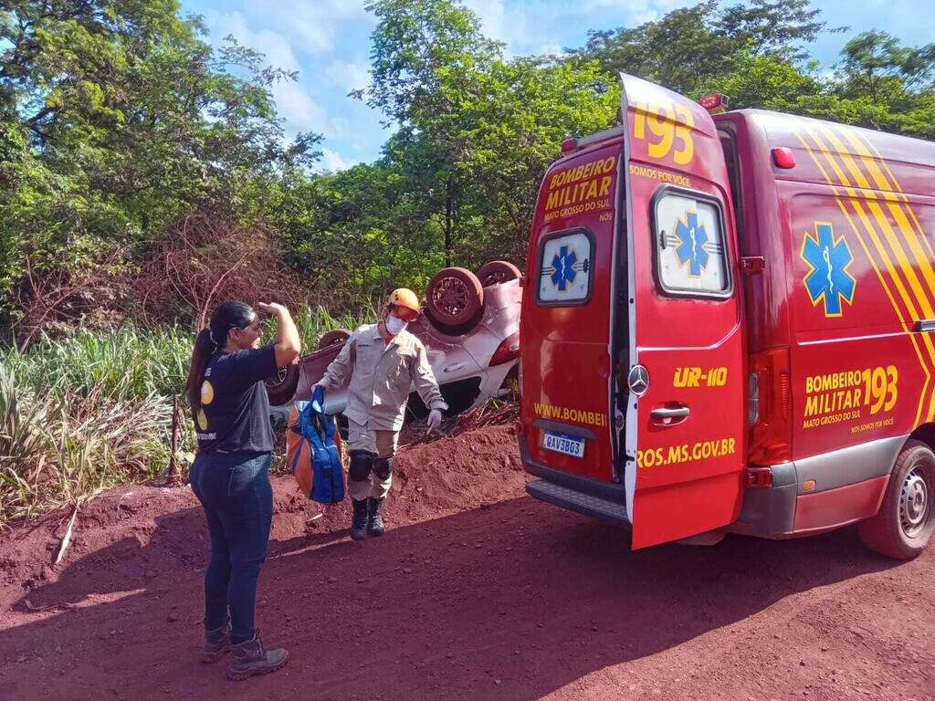 Motorista perde controle da direção e capota carro em estrada de MS