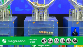 Bolas numeradas formam dezenas sorteadas no concurso 2.669 da Mega-Sena. (Foto: Reprodução/Caixa)