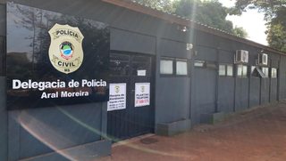 Mulher foi presa em flagrante e levada para a delegacia de Aral Moreira (Foto: divulgação)