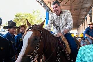 Governador também andou na pista com o animal (Foto: Reprodução/Redes sociais)