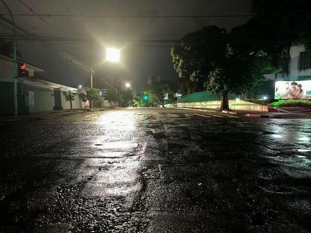 Campo Grande registra pancadas isoladas de chuva no in&iacute;cio da noite