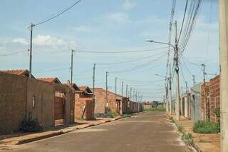 Condomínio onde ocorreu a tentativa de roubo e os tiros (Foto: Henrique Kawaminami)