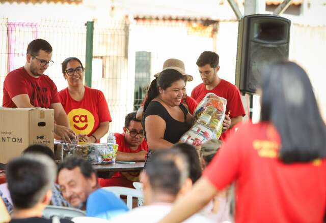 Com bingo e gincanas, Natal solid&aacute;rio leva dia de lazer em fam&iacute;lia para aldeia 