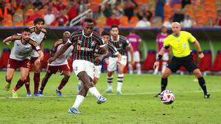 Com gols de Arias e Kennedy, Fluminense vence eg&iacute;pcios e vai &agrave; final do Mundial