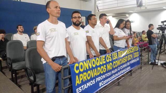 Guardas concursados e conselheiros eleitos protestaram na C&acirc;mara