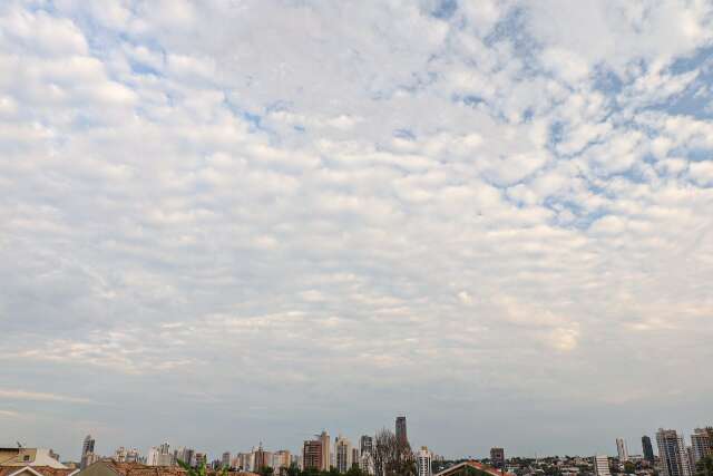 Ter&ccedil;a-feira pode ter pancadas de chuva e temperatura m&aacute;xima de 38&ordm;C