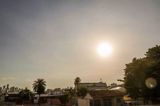 &#34;Bola de fogo&#34;, Sol brilha no céu da Capital. (Foto: Arquivo/Henrique Kawaminami)
