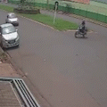 Motociclista é arremessado em avenida após conversão em local proibido