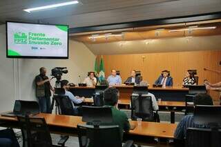 Primeira reunião da Frente Parlamentar Invasão Zero ocorreu nesta quarta-feira (20), no Plenarinho da Assembleia Legislativa (Paulo Francis)