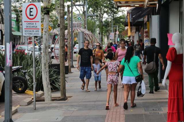 Para evitar d&iacute;vidas de fim de ano, pais limitam valores e ensinam a economizar