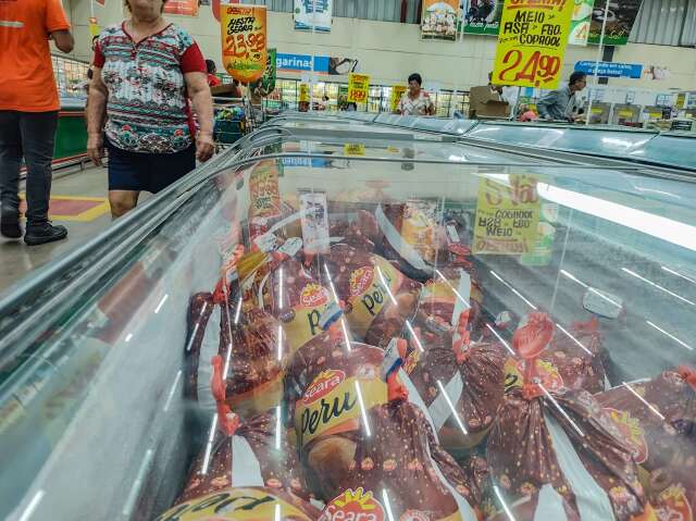 Mesmo com peru e pernil mais caros, consumidor se esfor&ccedil;a por ceia de Natal