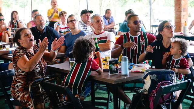 Torcedores do Fluminense mant&ecirc;m f&eacute; na virada mesmo ap&oacute;s gol rel&acirc;mpago do City