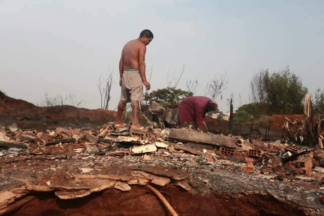 Mutir&atilde;o arrecada doa&ccedil;&otilde;es para abrigos provis&oacute;rios de fam&iacute;lias do Mandela