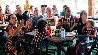 Torcedores do Fluminense reunidos para assistir à final do Mundial (Foto: Alex Machado)