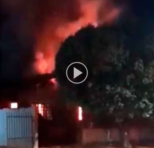 Inc&ecirc;ndio destr&oacute;i casa durante a madrugada em Rio Brilhante 