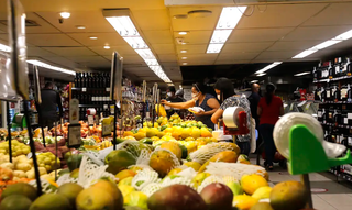 Itens da ceia de Natal foram pesquisados pelo Procon entre os dias 11 e 15 deste mês (Foto: Tânia Rego/Agência Brasil)