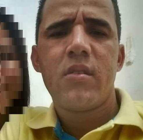 Suspeito de matar homem a tiros na cal&ccedil;ada de casa &eacute; preso 8 dias depois