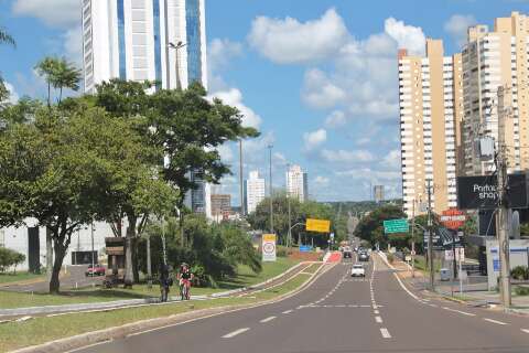 Motociclista sem CNH é preso após 7,5 km de perseguição e colisão em portão