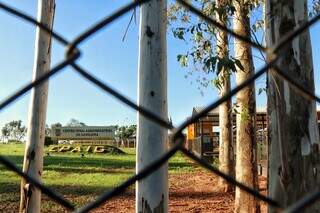 Entrada do Centro Penal Agroindustrial da Gameleira (Foto: Henrique Kawaminami)