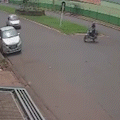 Motociclista “voando” em colisão com carro é o vídeo mais visto da semana