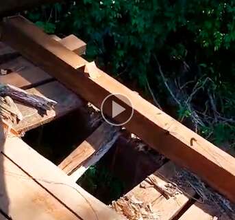 Empresário mostra deterioração de ponte no Córrego Ceroula: “Se esfarelando”