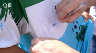 Camisa da Seleção de Mato Grosso do Sul autografada pelo atleta de futsal (Foto: Reprodução)