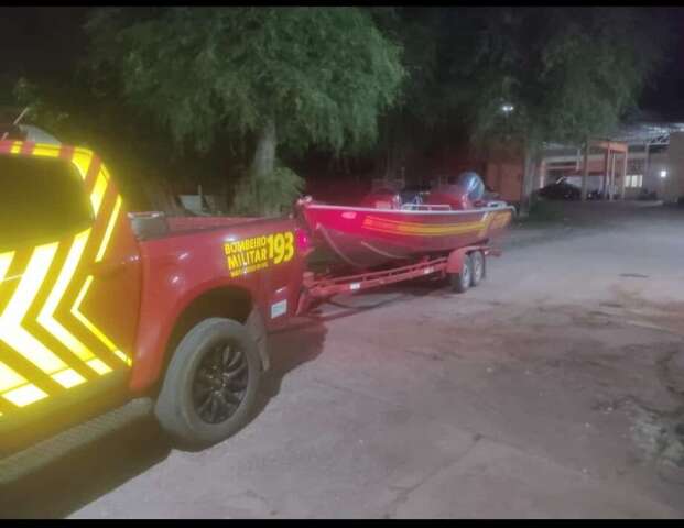 Adolescente leva tr&ecirc;s tiros e &eacute; socorrido de barco em Corumb&aacute;