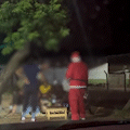 "Papai Noel da Cachaça" distribui corotes a moradores de rua