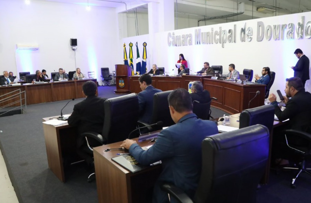 C&acirc;mara de Dourados faz sess&atilde;o extraordin&aacute;ria para votar aumento de vereadores