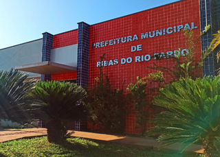 Fachada da Prefeitura Municipal de Ribas do Rio Pardo, município com pouco mais de 25 mil habitantes (Foto: divulgação)