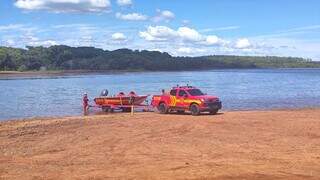 Dois morrem afogados ap&oacute;s barco ser atingido por tempestade e virar