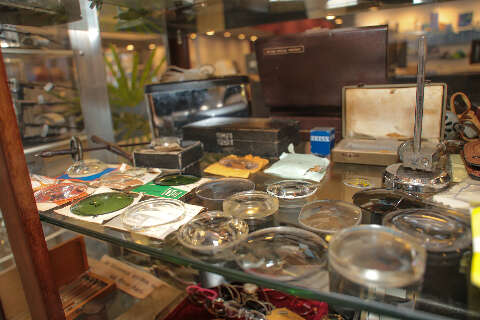 Ótica tem ‘museu’ com relíquias que contam história de três gerações