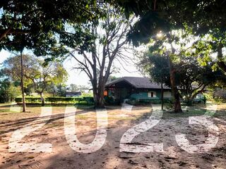 Para além dos portões, casas ‘comuns’ guardam histórias incríveis