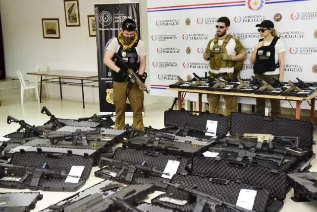 Armas apreendidas em opera&ccedil;&atilde;o internacional v&atilde;o equipar for&ccedil;as policiais