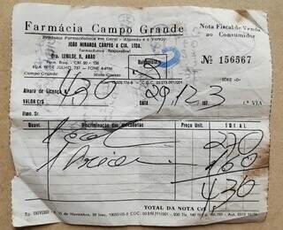 Nota fiscal de dezembro de 1973 foi achada dentro de livro. (Foto: Arquivo pessoal)