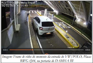 Polo branco alugado em nome do deputado estadual era utilizado por grupo para cometer roubos de motociclistas que faziam serviço para organização criminosa de São Paulo (Foto: Gaeco)
