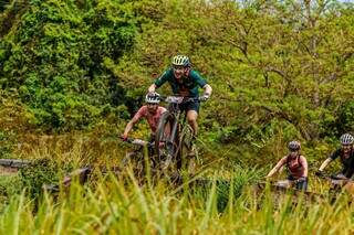 Ciclistas competindo na Bonito Ride em 2023 na cidade de Bonito (Foto: Brasil Ride)